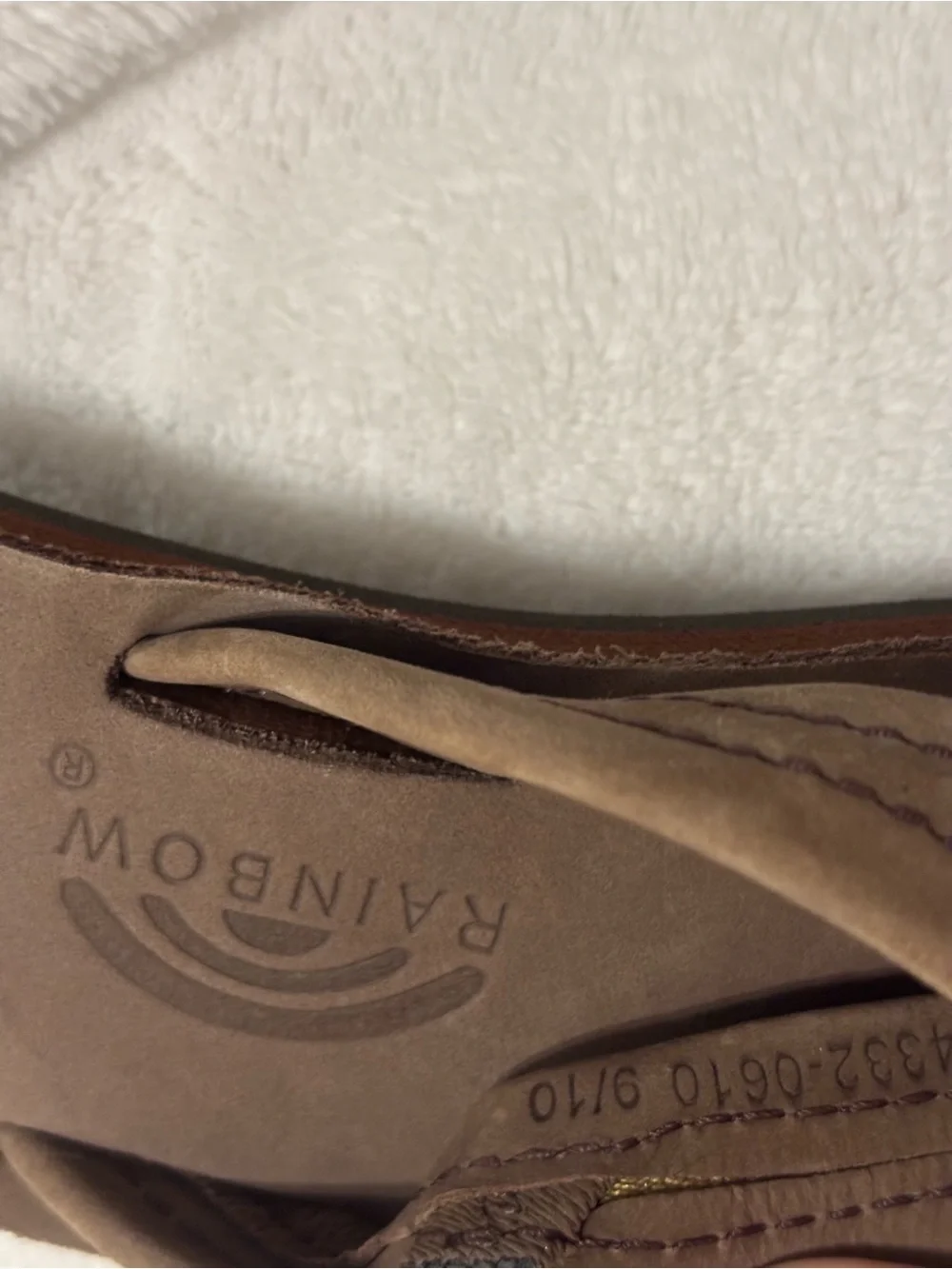 Kids Rainbow Leather Flip Flops in Brown size 9/10